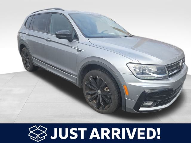 2021 Volkswagen Tiguan SE R-LINE BLACK's photo
