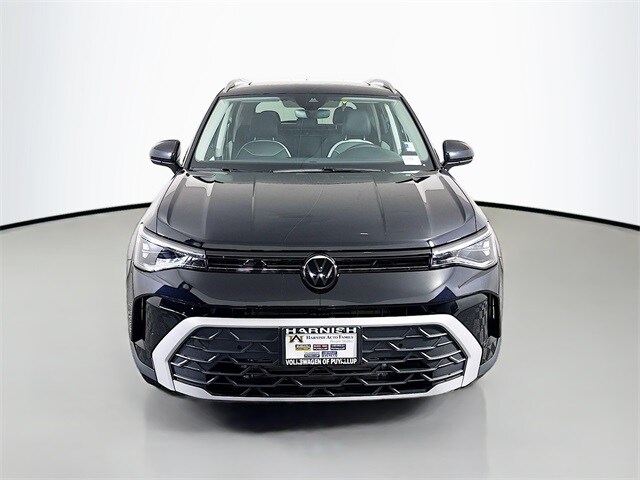2025 Volkswagen Taos SE photo 2