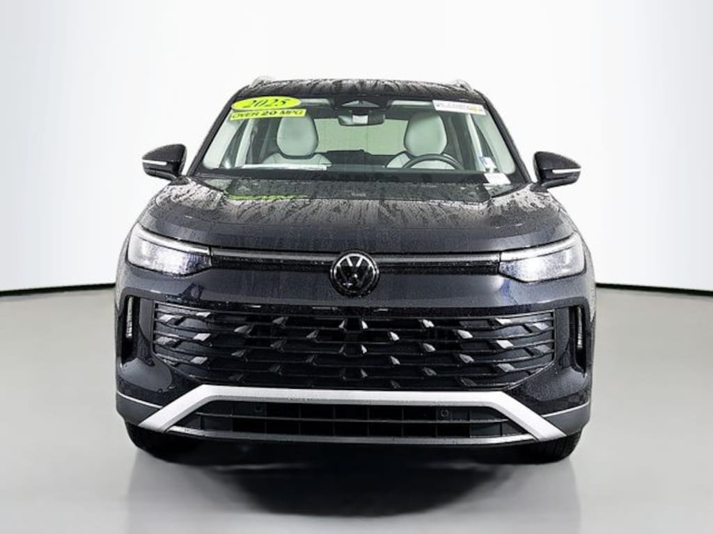 New 2025 Volkswagen Tiguan 2.0T SE SUV