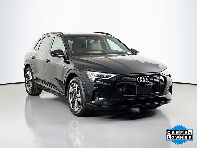2022 Audi e-tron Premium's photo
