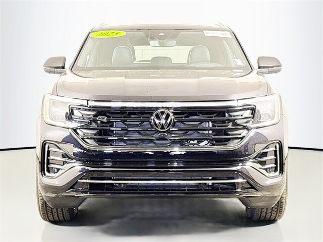 2025 Volkswagen Atlas Cross Sport SEL Premium R-Line photo 2