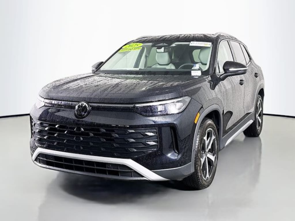 New 2025 Volkswagen Tiguan 2.0T SE SUV