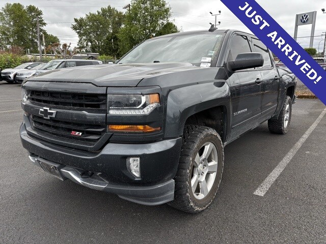 Used 2018 Chevrolet Silverado 1500 LT Z71 with VIN 3GCUKREC1JG492019 for sale in Puyallup, WA