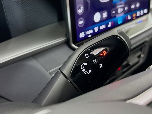 2025 Volkswagen Tiguan SE - Photo 18