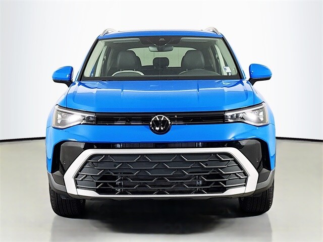 2025 Volkswagen Taos SE photo 2