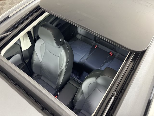 2025 Volkswagen Tiguan SE - Photo 22
