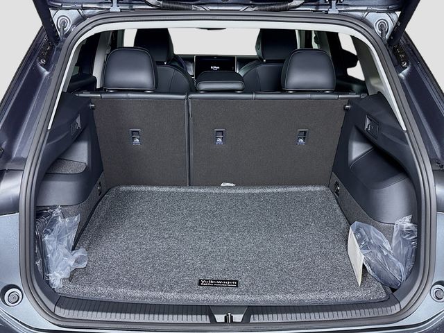 2025 Volkswagen Tiguan SE - Photo 28