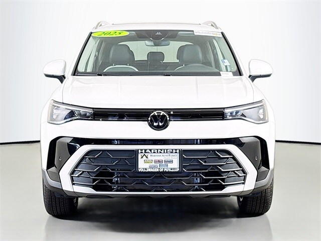 2025 Volkswagen Taos SE photo 2
