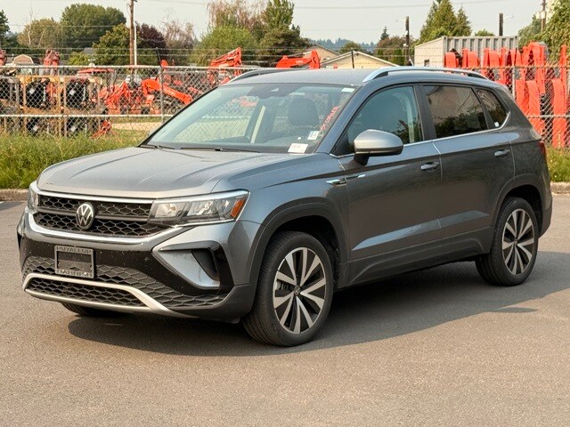 2023 Volkswagen Taos SE photo 3