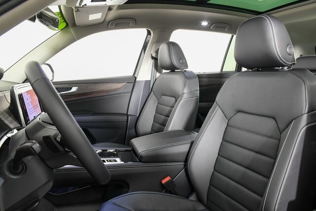 2025 Volkswagen Atlas SEL photo 4