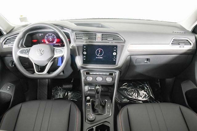2024 Volkswagen Tiguan Wolfsburg Edition photo 3