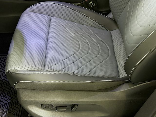 2025 Volkswagen Tiguan SE - Photo 19
