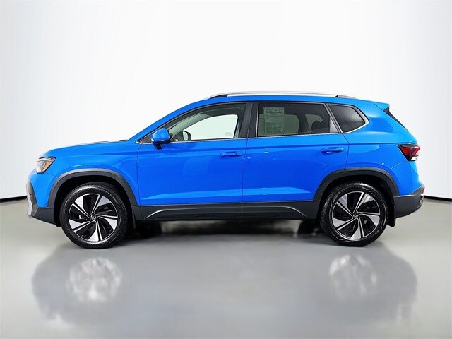 2025 Volkswagen Taos SE photo 4