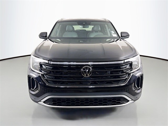 2025 Volkswagen Atlas Cross Sport SE Technology photo 2