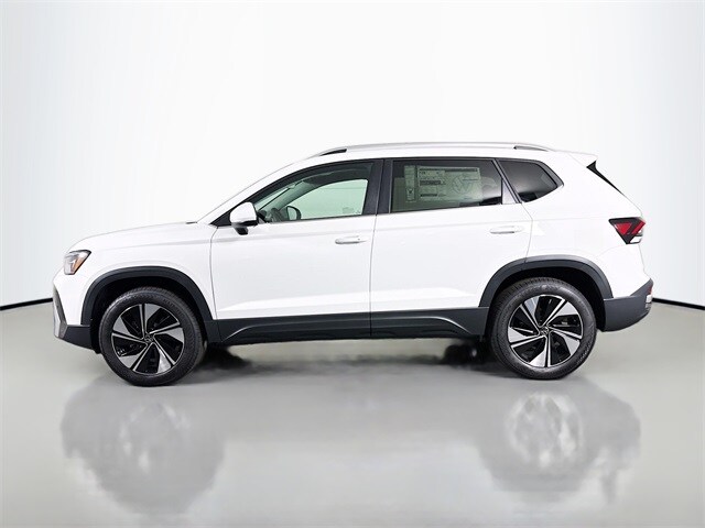 2025 Volkswagen Taos SE photo 4