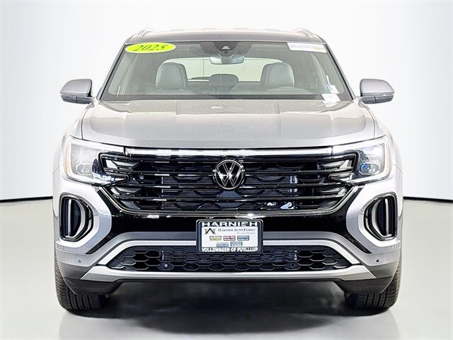 2025 Volkswagen Atlas Cross Sport SE Technology photo 2