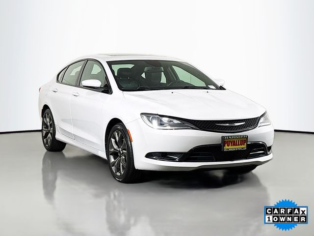 2015 Chrysler 200 S's photo