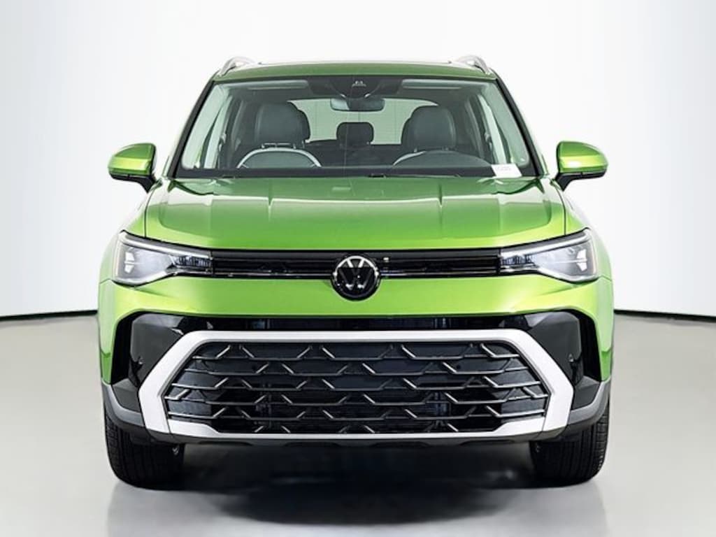 New 2025 Volkswagen Taos 1.5T SE SUV