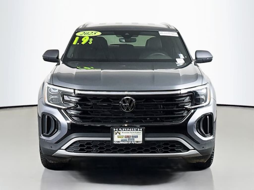 New 2025 Volkswagen Atlas Cross Sport 2.0T SE w/Technology SUV
