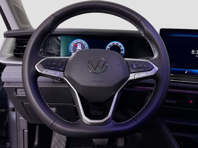 2025 Volkswagen Tiguan SE - Photo 12