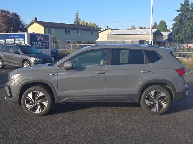 2023 Volkswagen Taos SE photo 2