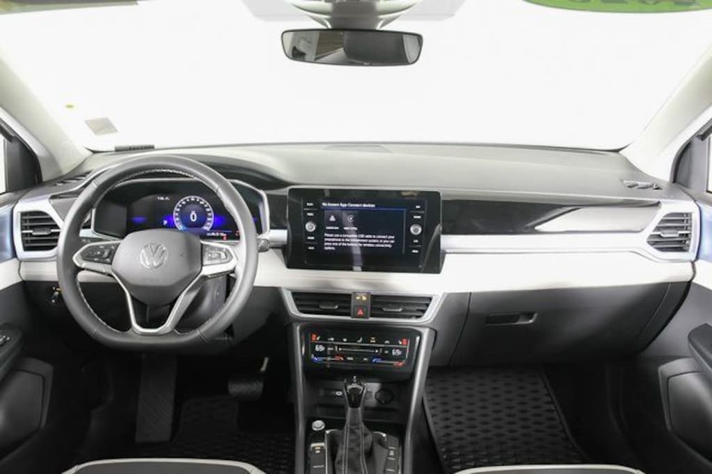 New 2025 Volkswagen Taos 1.5T SE SUV