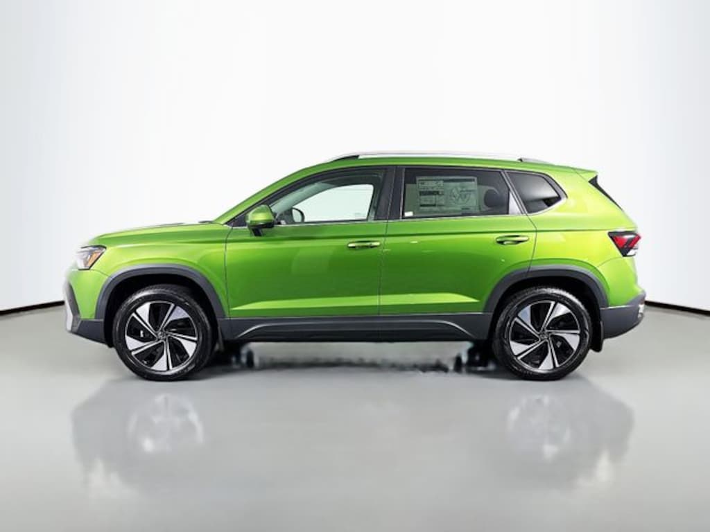 New 2025 Volkswagen Taos 1.5T SE SUV