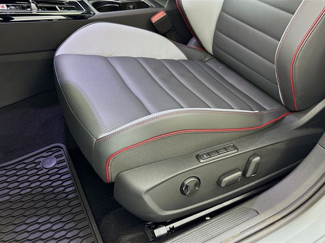 2025 Volkswagen Golf GTI SE - Photo 21