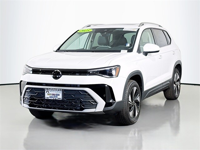 2025 Volkswagen Taos SE photo 3