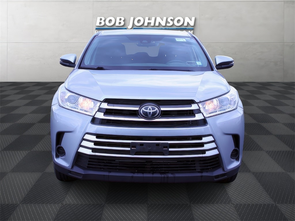 Used 2018 Toyota Highlander LE with VIN 5TDBZRFH5JS852813 for sale in Rochester, NY