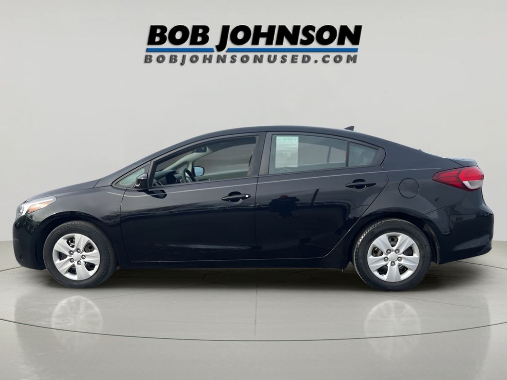 2017 Kia Forte LX Base photo 4