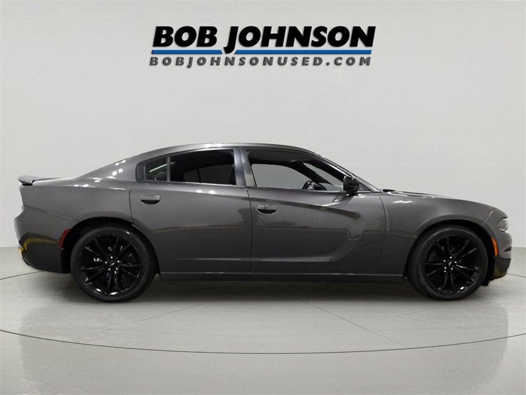 Used 2018 Dodge Charger SXT Sedan