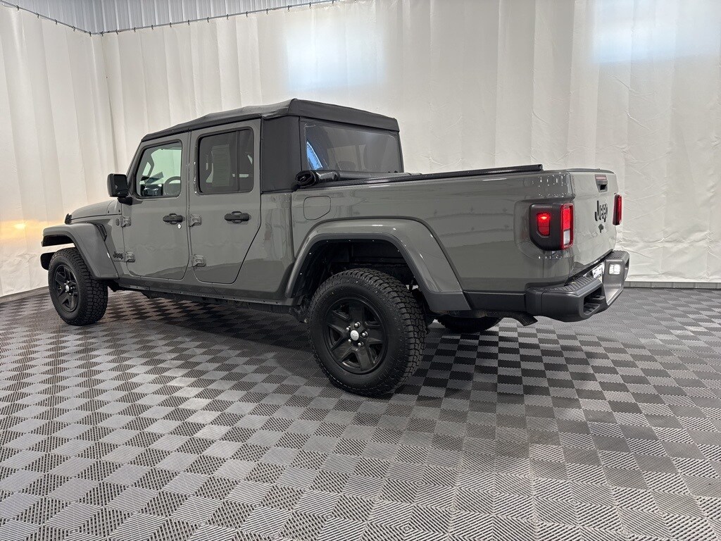 2022 Jeep Gladiator Sport S photo 2