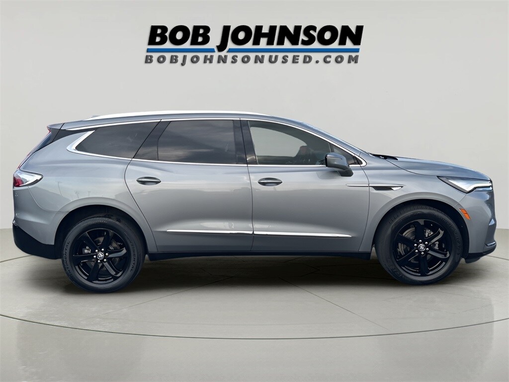 2023 Buick Enclave Essence photo 2