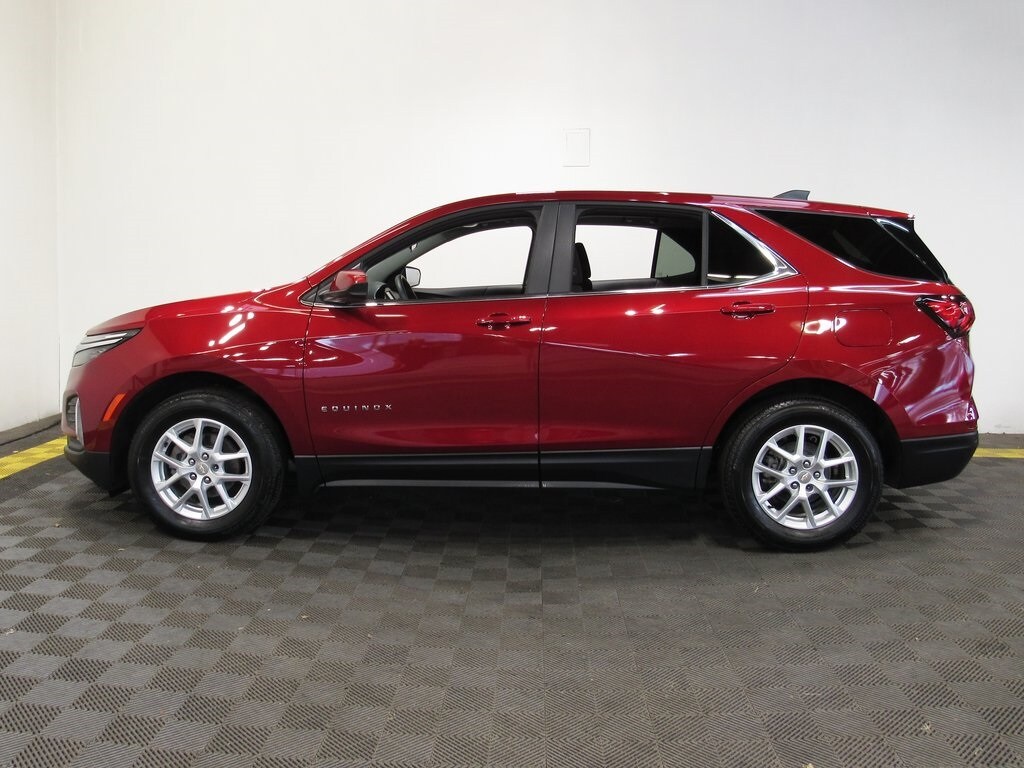 2023 Chevrolet Equinox LT photo 3
