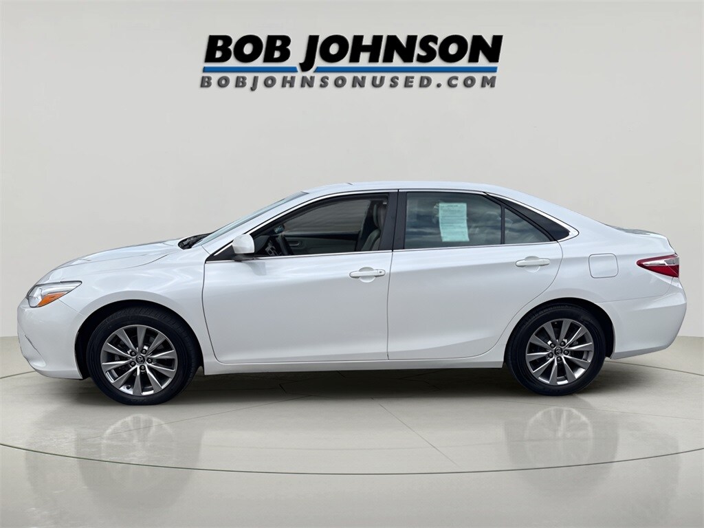2017 Toyota Camry XLE photo 4