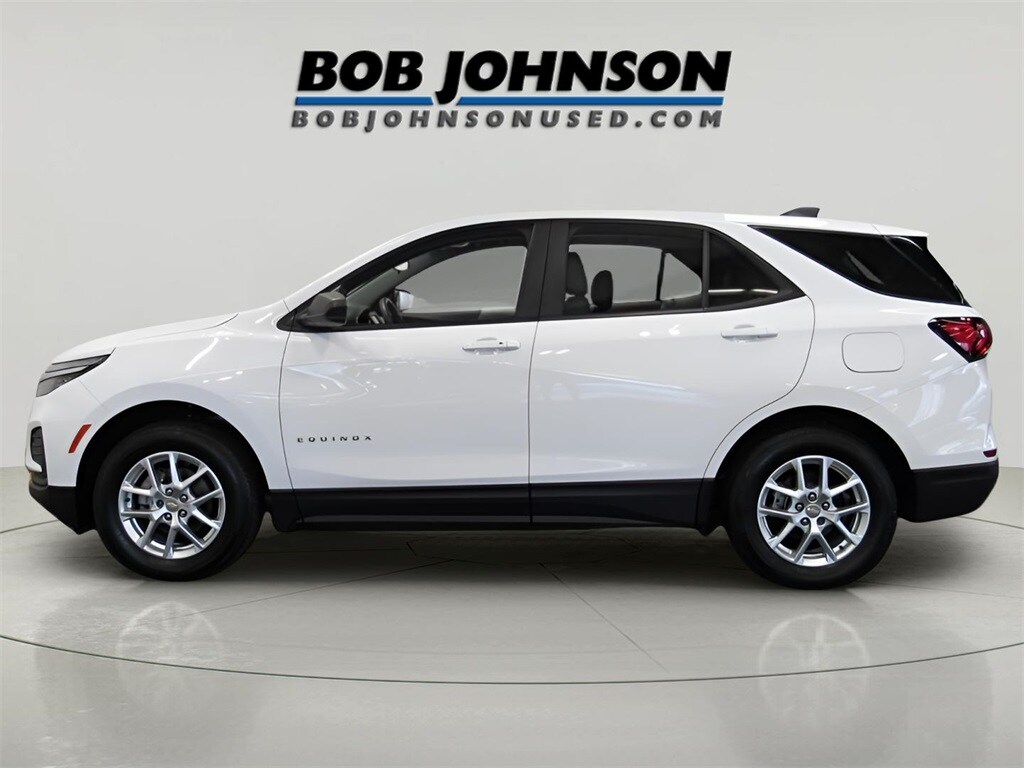 2023 Chevrolet Equinox LS photo 3