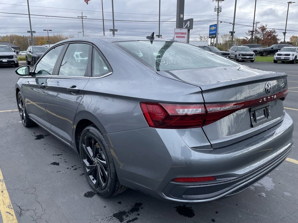 New 2025 Volkswagen Jetta SE SE Auto