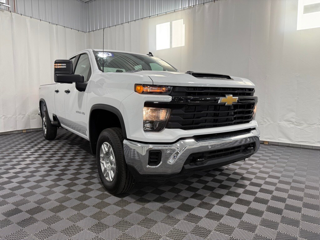 2025 Chevrolet Silverado 2500HD Work Truck photo 2