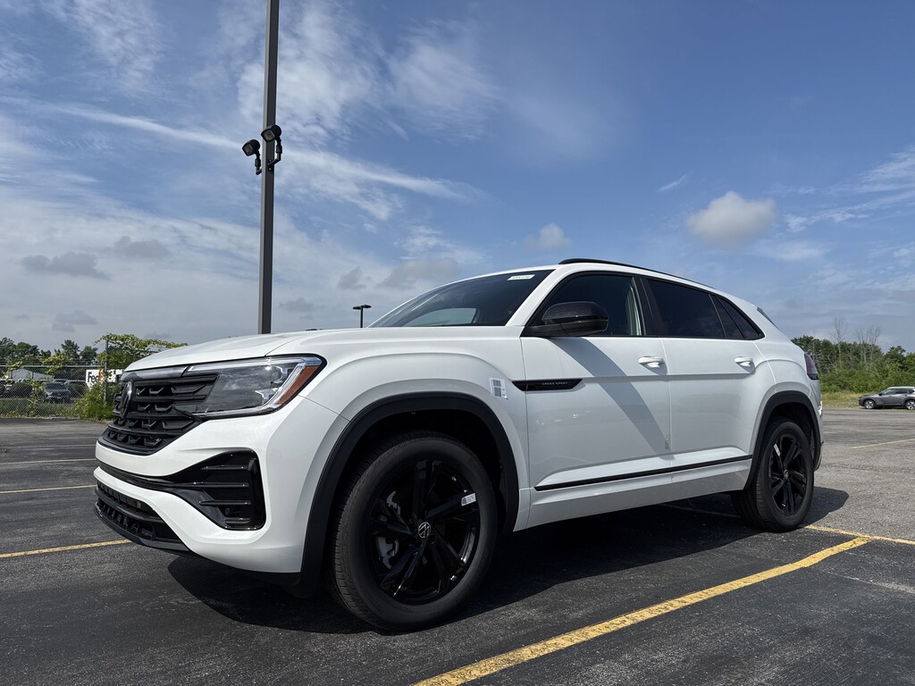 New 2025 Volkswagen Atlas Cross Sport 2.0T SEL R-Line Black 2.0T SEL R-Line Black 4MOTION