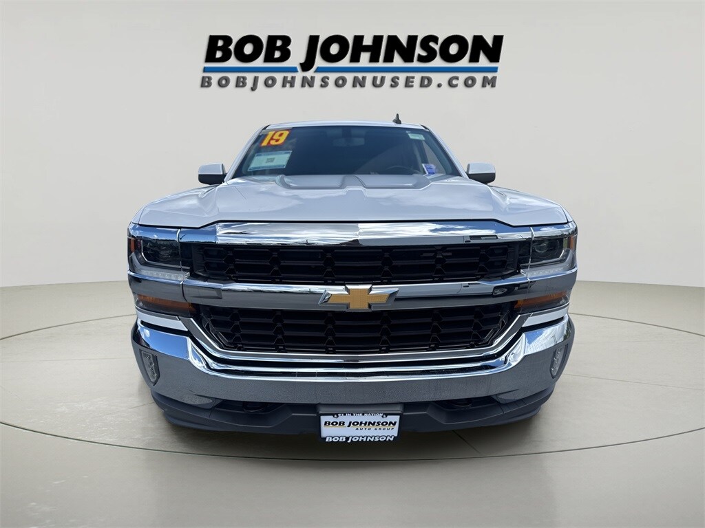 2019 Chevrolet Silverado 1500 LT photo 2