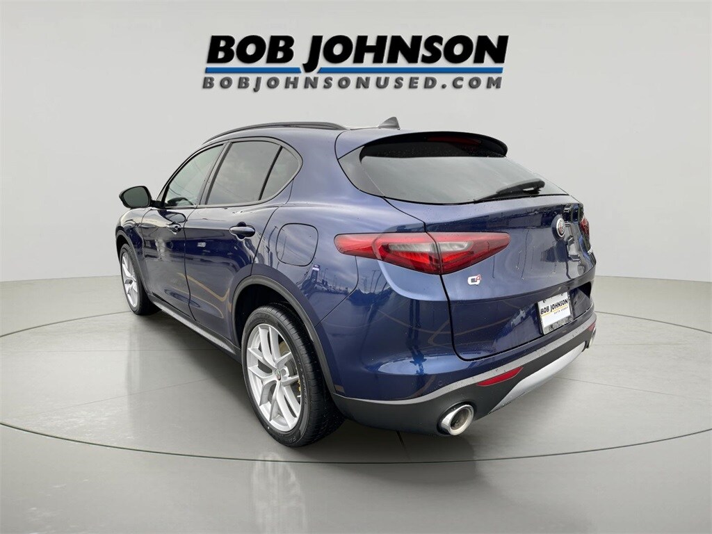 2019 Alfa Romeo Stelvio Base photo 4