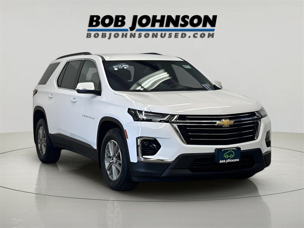 2023 Chevrolet Traverse 1LT photo 2