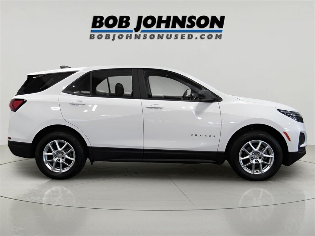 2023 Chevrolet Equinox LS photo 2