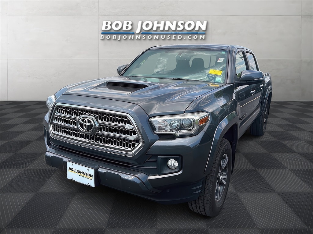 Used 2017 Toyota Tacoma TRD Sport with VIN 3TMCZ5AN4HM079790 for sale in Rochester, NY