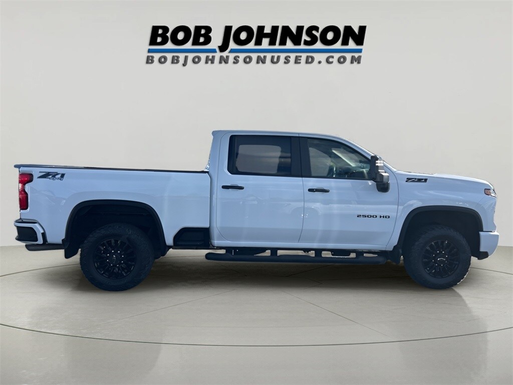 2024 Chevrolet Silverado 2500HD LT photo 2