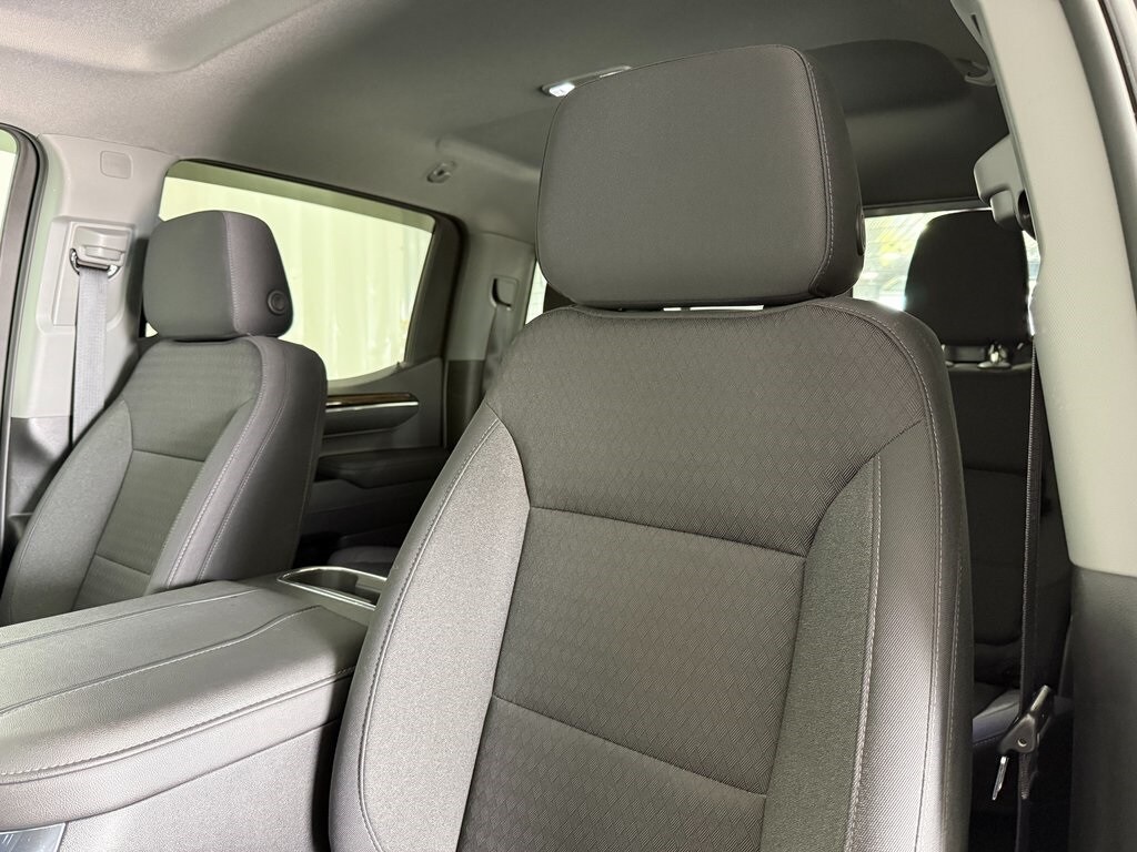 2023 Chevrolet Silverado 1500 RST photo 3