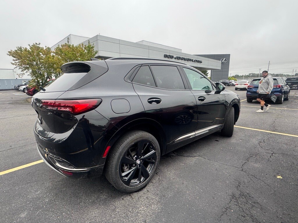 2023 Buick Envision Essence photo 3