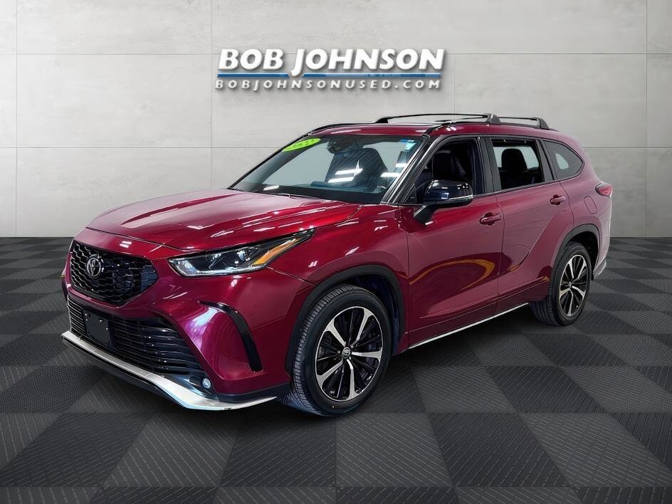 Used 2022 Toyota Highlander XSE with VIN 5TDLZRBH0NS240647 for sale in Rochester, NY