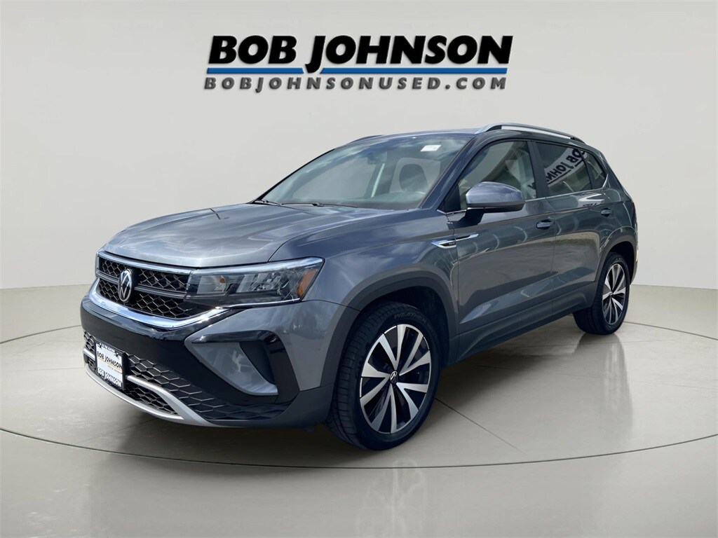 2022 Volkswagen Taos SE photo 3